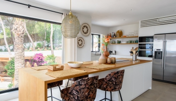 Resa estates huis kopen Ibiza es cubells villa kitchen 3.jpg